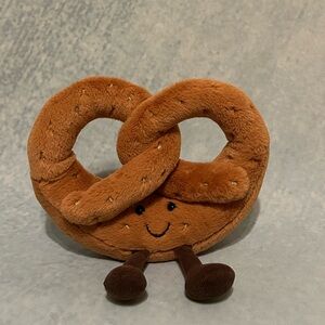Jellycat Brown Pretzel Plush with Smiley Face
AMUSABLE PRETZEL 🥨